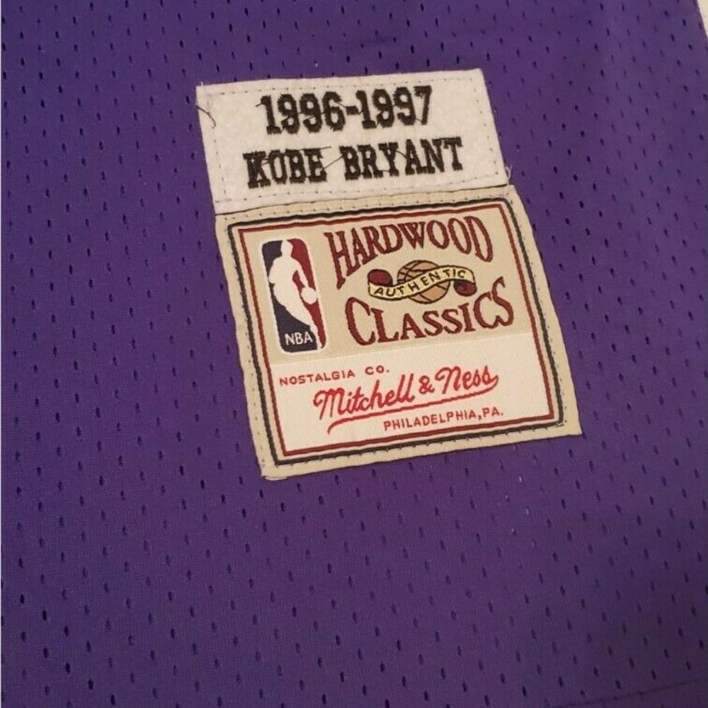 Kobe Bryant #8 Men's Lakers Purple Throwback Jersey - Picture 3 of 6